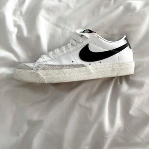 Nike Woman’s low Blazer